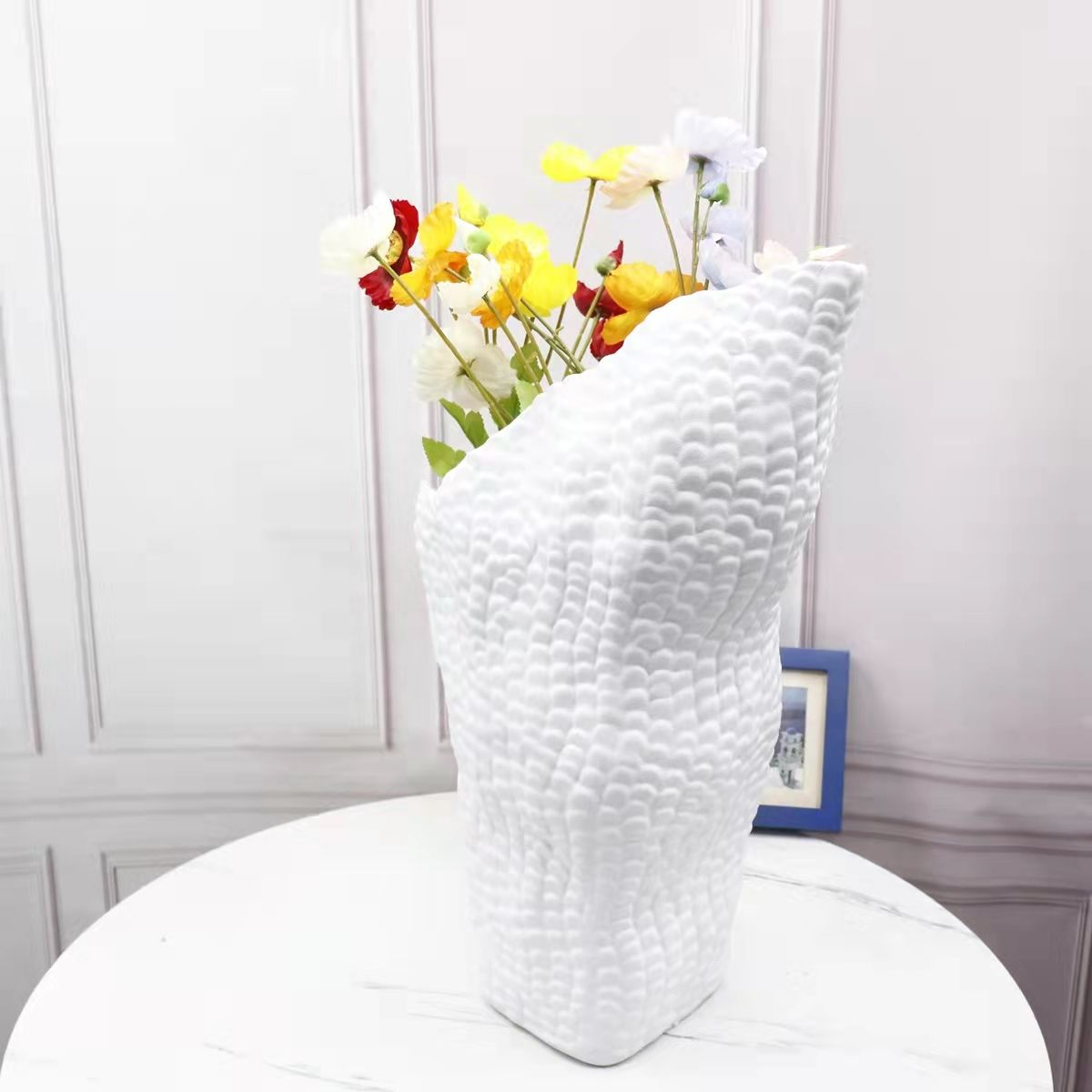 Geometric proportion, texture, large model, living room, desktop, handicrafts, ornaments, minimalist style, vase arrangement, interior decoration